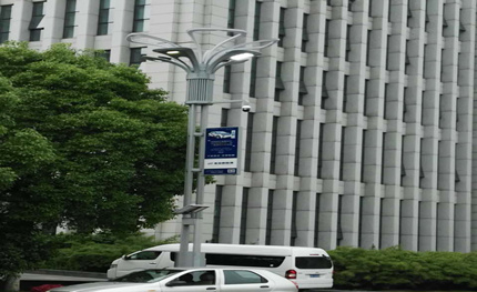“現(xiàn)代銀杏”智慧路燈亮相蕪湖 助推“智慧新蕪湖”建設