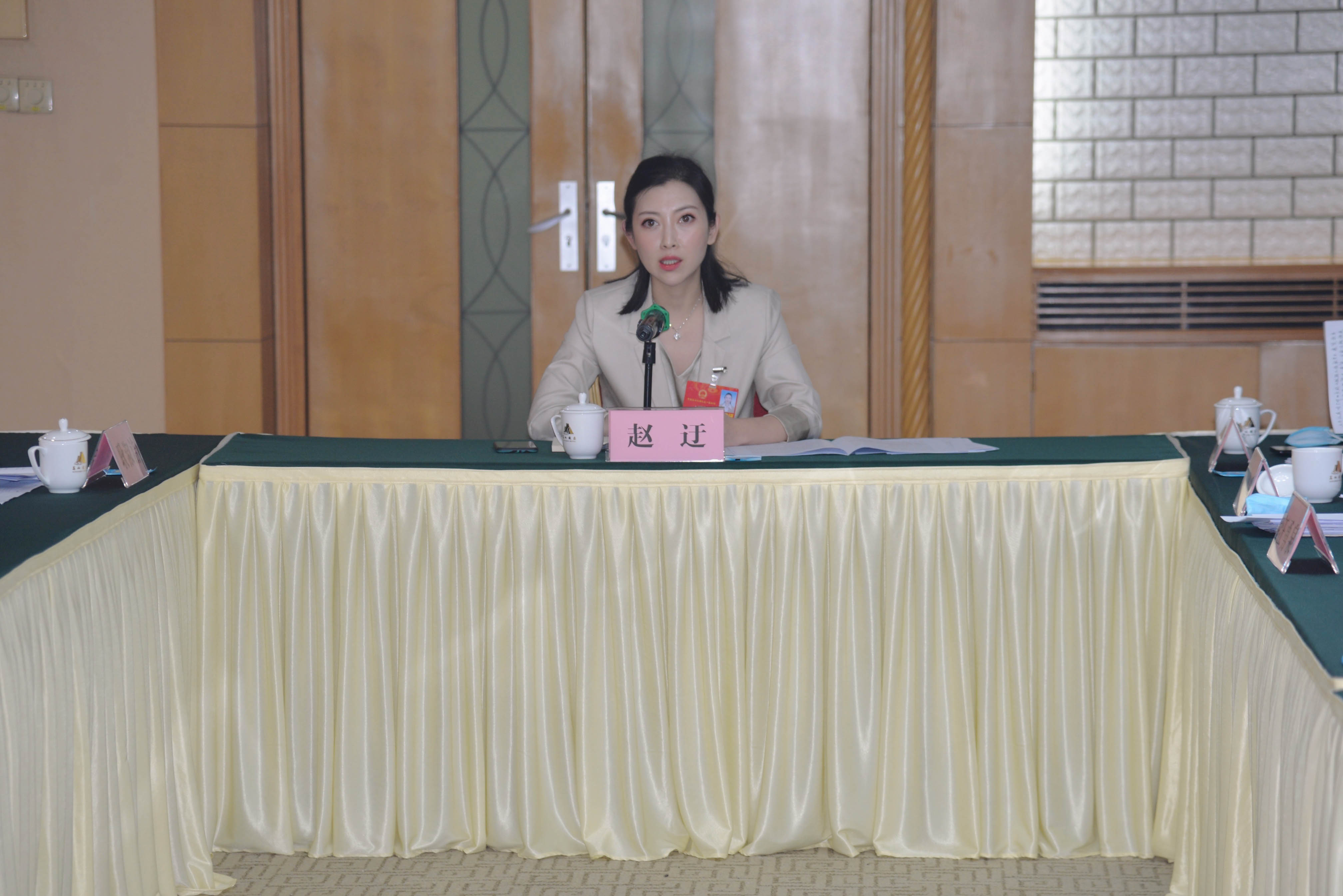 開拓創新 振興發展 趙迂女士參加鄭州市中原區第十七屆人(rén)民代表大(dà)會 第一(yī / yì /yí)次會議須水代表團全體會議 開拓創新 振興發展 趙迂女士參加鄭州市中原區第十七屆人(rén)民代表大(dà)會 第一(yī / yì /yí)次會議須水代表團全體會議