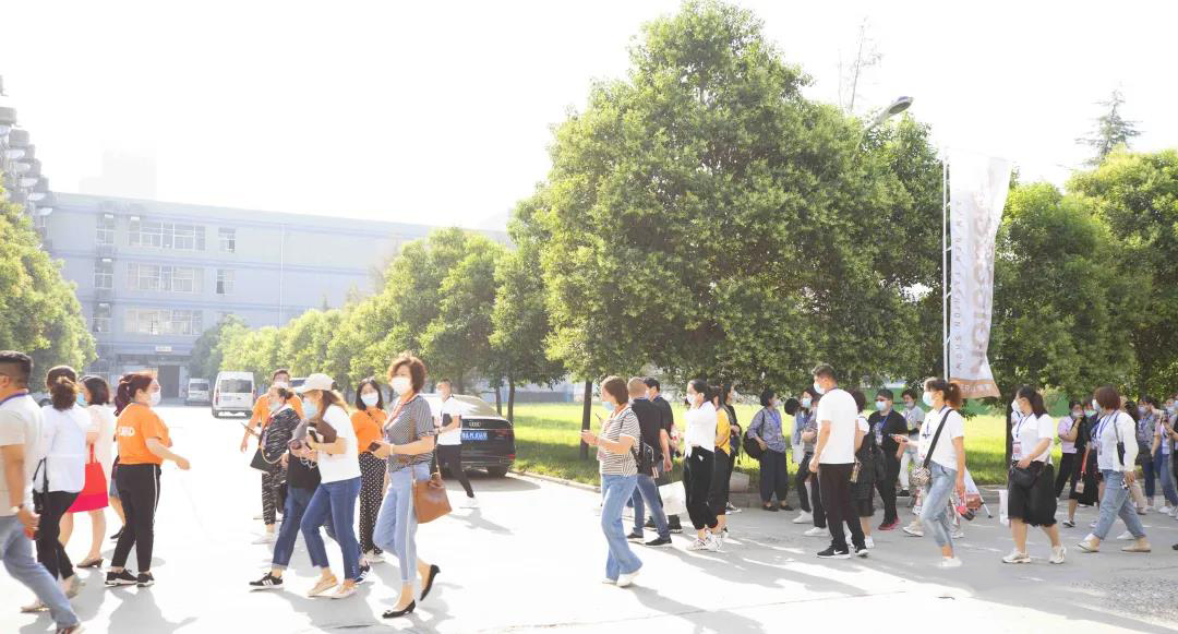 YERAD娅麗達丨2020秋冬新品發布會·系列一(yī / yì /yí) YERAD娅麗達丨2020秋冬新品發布會·系列一(yī / yì /yí)